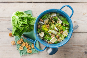 stamppot romaine sla met brie en walnoten - recept