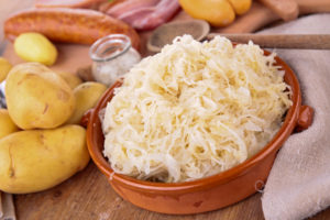 Stamppot zuurkool met appel en spekjes