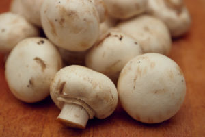 Vegetarische zuurkoolschotel met champignons
